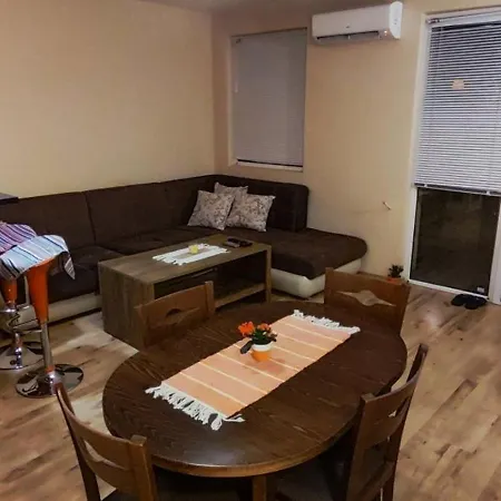 уютен двустаен с прекрасна гледка Apartman *